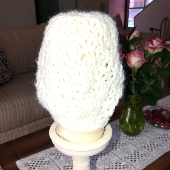 Hand knit baby bonnet in a creamy white color - Picture 4 of 8